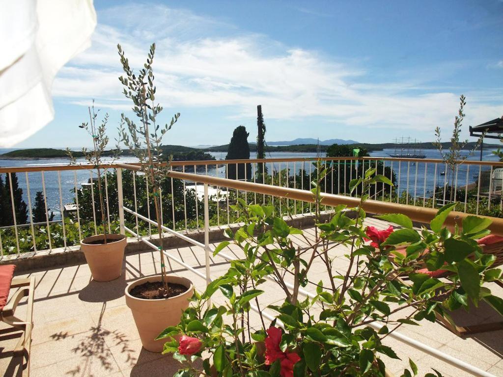 Rooms Vinka Tudor Хвар Экстерьер фото